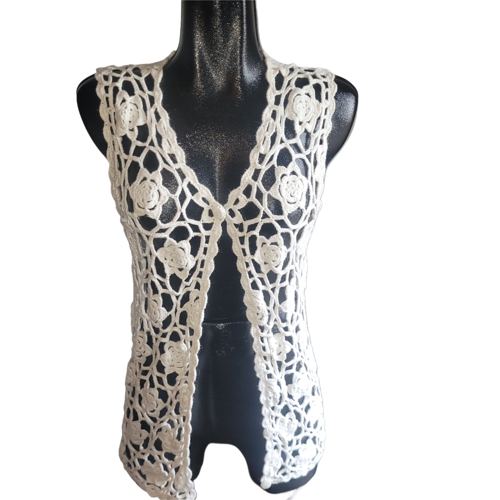 All Points Vintage Floral Crochet Vest M